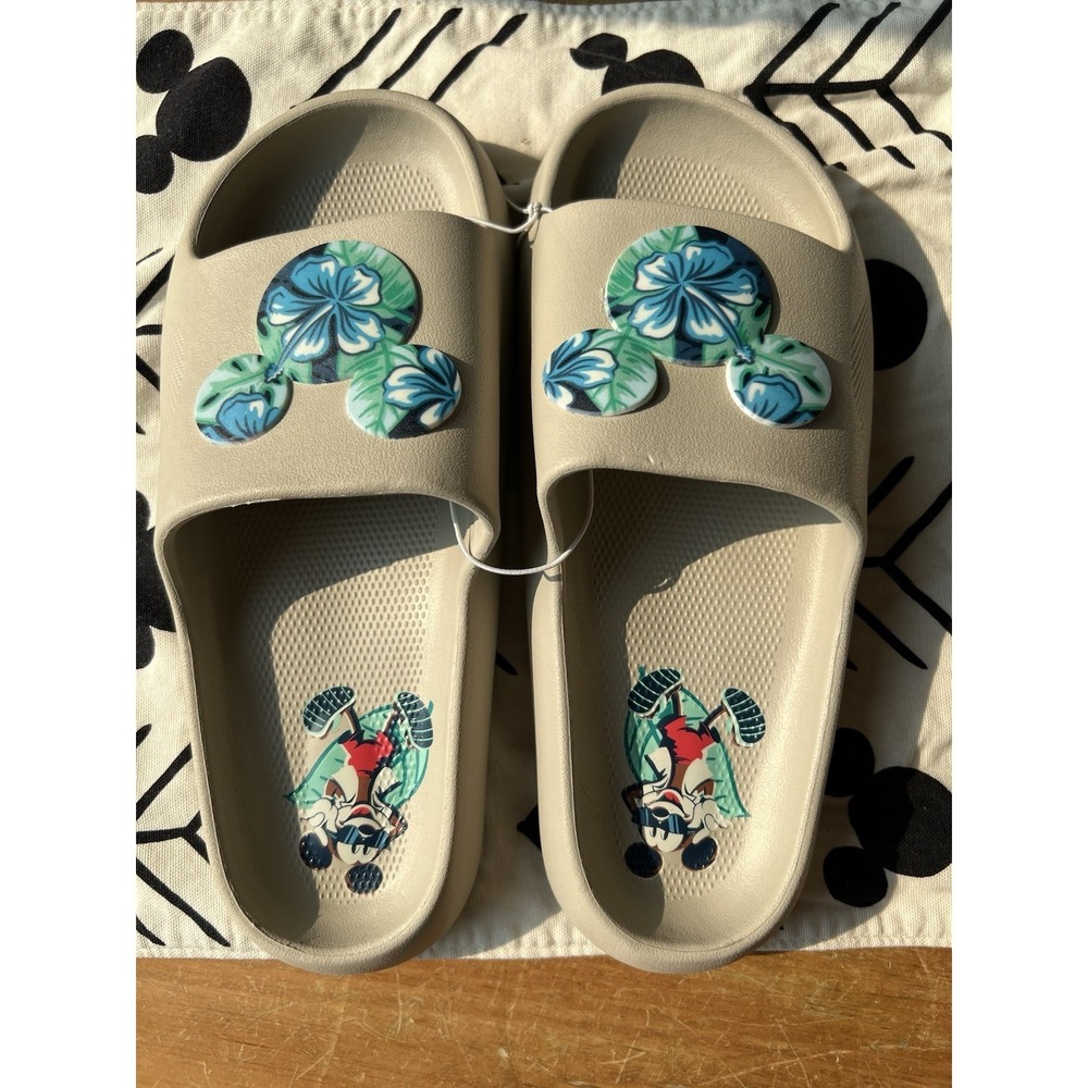 Walt disney world mickey mouse Cream slides sandals with mickey m 6 W 8 NEW